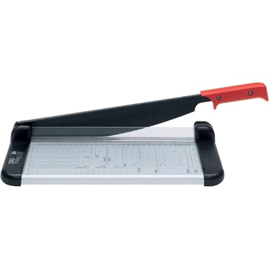 M&R Guillotine snijmachine 32cm